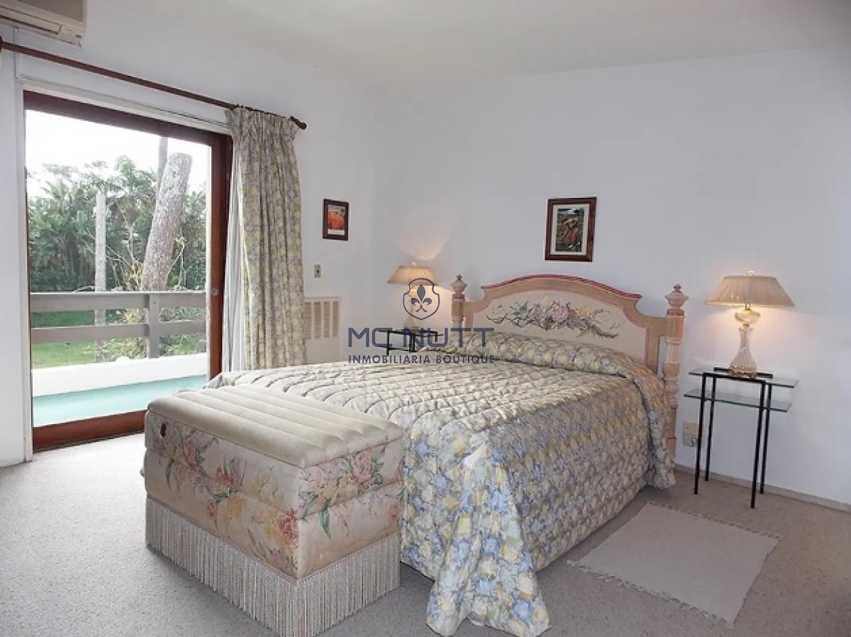 Casa ID.529/ - Excelente Casa de 4 Dormitorios con Piscina en Playa Mansa, Venta