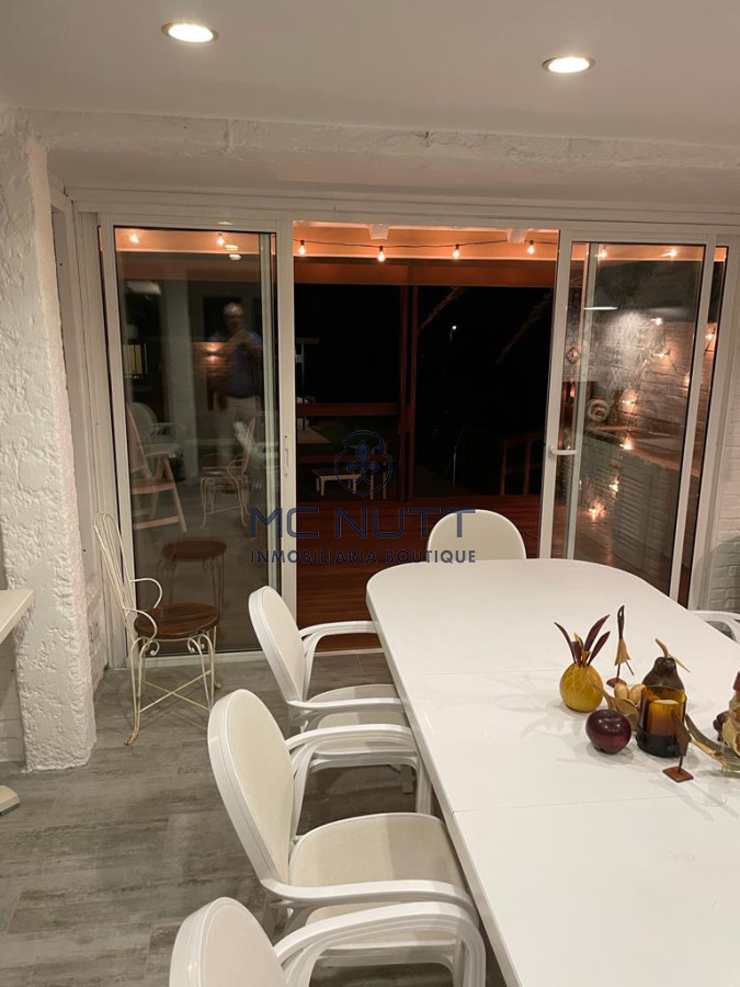 Casa ID.568/ - Excelente Casa de 4 Dormitorios y Piscina a una Cuadra del Mar 