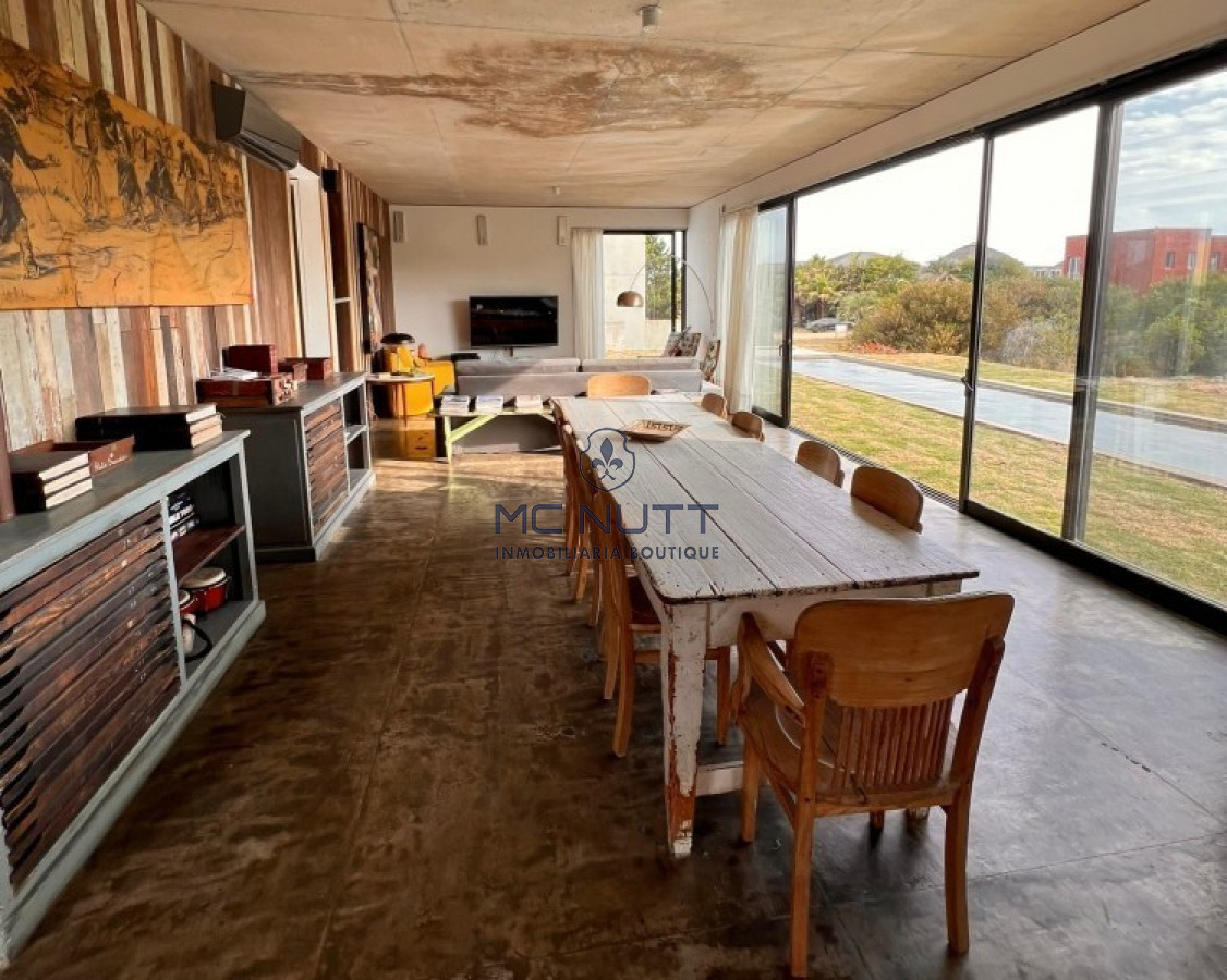 Casa ID.536/ - Venta y alquiler temporario de maravillosa casa a pasos del Mar con cinco dormitorios en suite, Punta Piedras, Manantiales