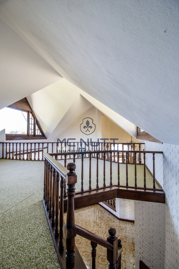 Casa ID.521/ - Venta de Casa de 4 Dormitorios y Piscina con gran parque en Playa Mansa, Punta del Este