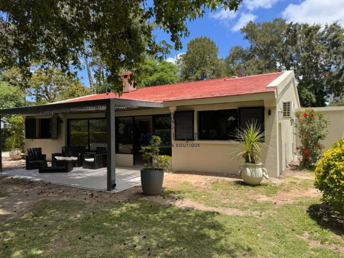 Casa ID.510/ - Casa Reciclada de 4 Dormitorios con Piscina en San Rafael, Venta y Alquiler Anual