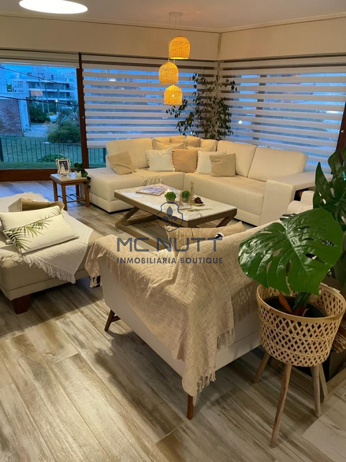 Casa ID.568/ - Excelente Casa de 4 Dormitorios y Piscina a una Cuadra del Mar 