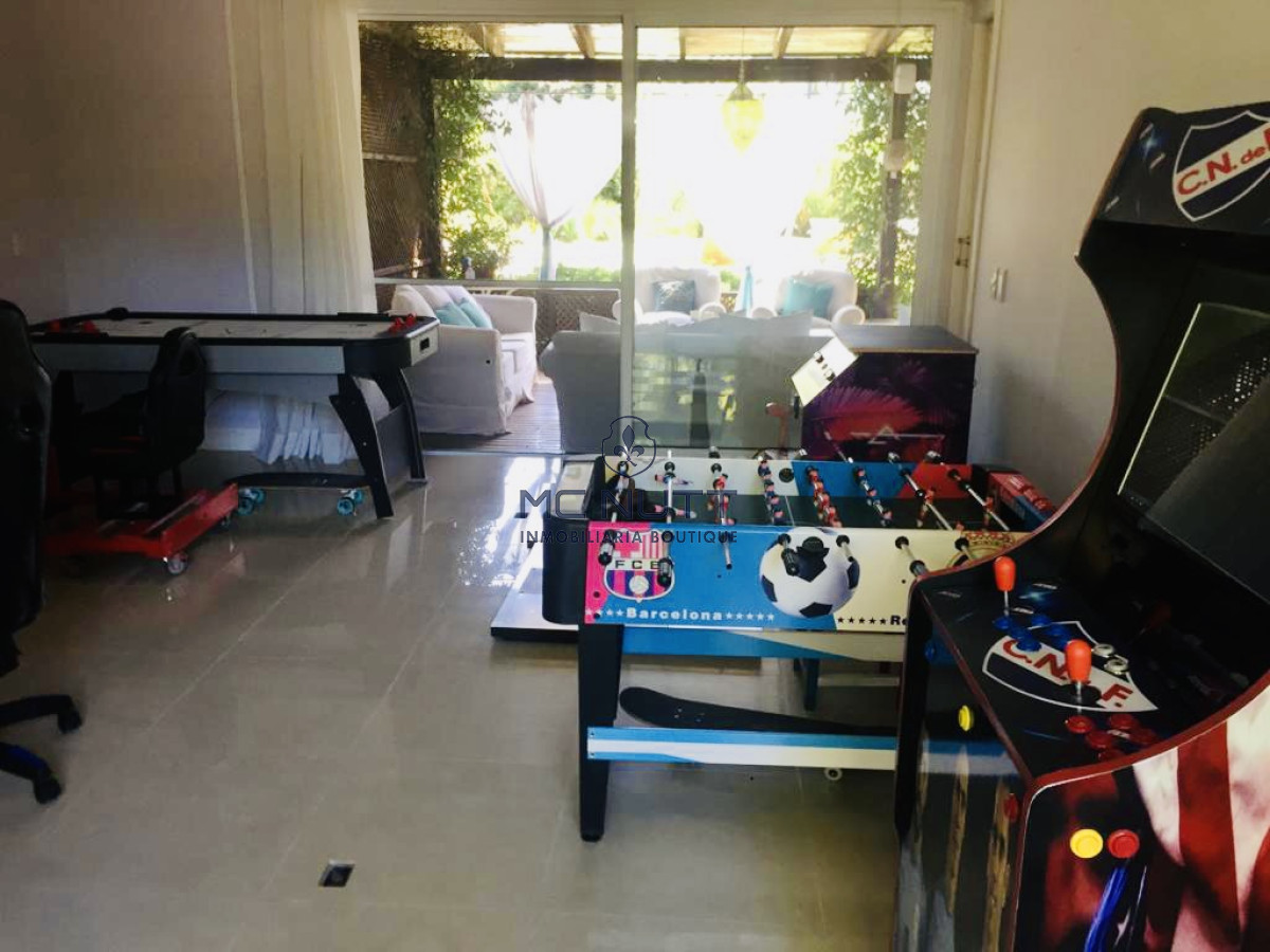 Casa ID.511/ - Excelente Casa de 5 Dormitorios en Barrio Privado La Arbolada, Punta del Este