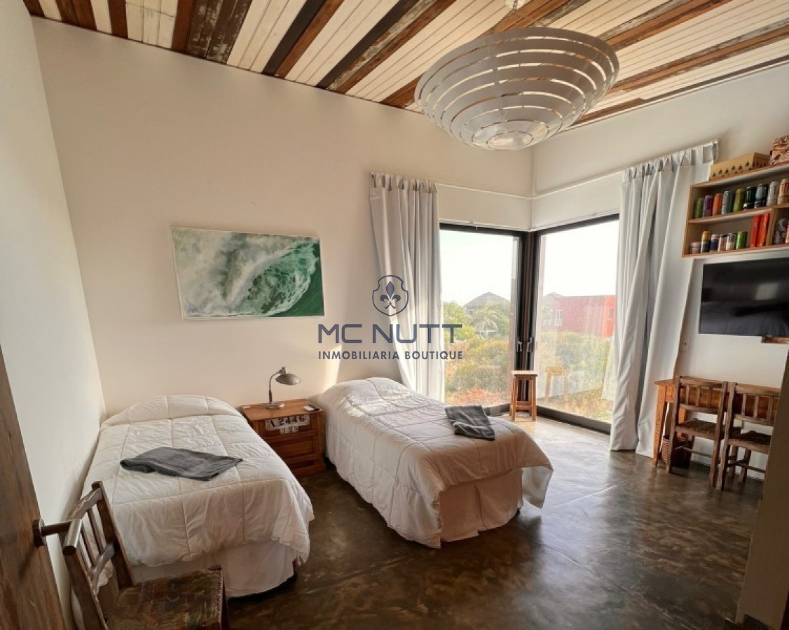 Casa ID.536/ - Venta y alquiler temporario de maravillosa casa a pasos del Mar con cinco dormitorios en suite, Punta Piedras, Manantiales