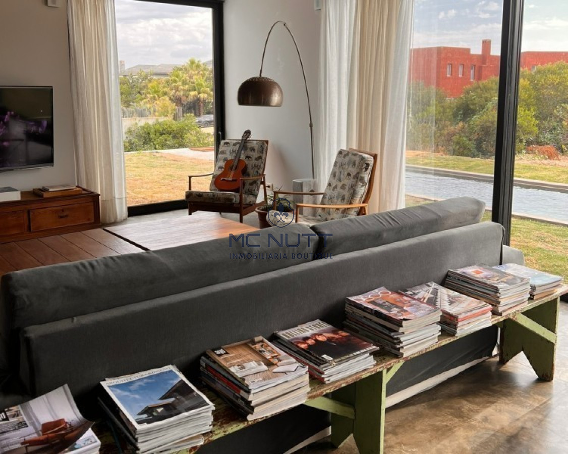 Casa ID.536/ - Venta y alquiler temporario de maravillosa casa a pasos del Mar con cinco dormitorios en suite, Punta Piedras, Manantiales