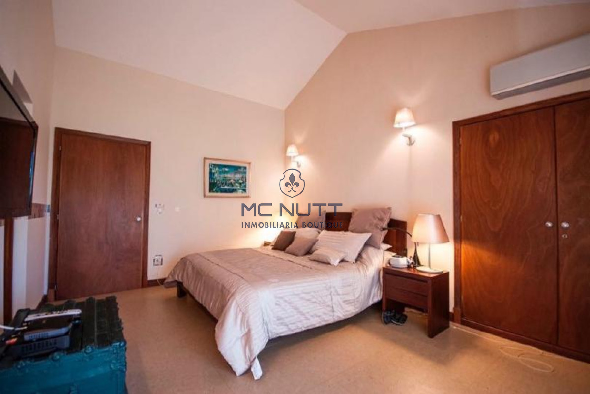 Casa ID.568/ - Excelente Casa de 4 Dormitorios y Piscina a una Cuadra del Mar 