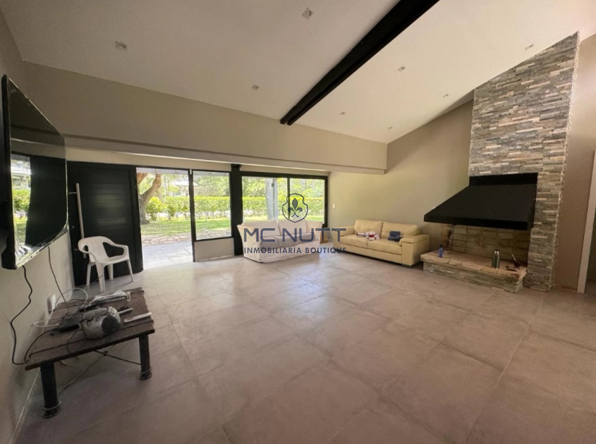 Casa ID.510/ - Casa Reciclada de 4 Dormitorios con Piscina en San Rafael, Venta y Alquiler Anual