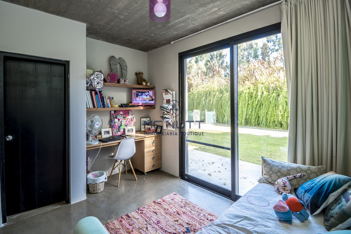 Casa ID.550/ - Excelente Casa Minimalista en Barrio Privado, La Arbolada - Punta del Este