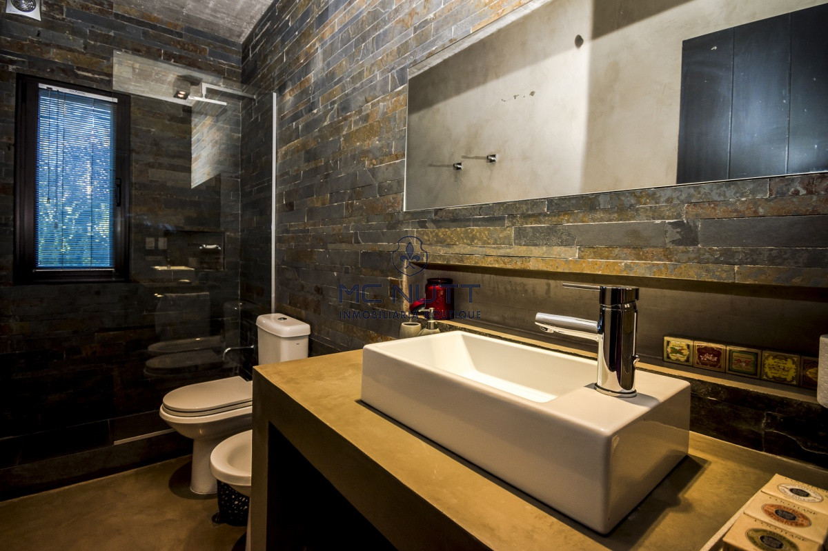 Casa ID.550/ - Excelente Casa Minimalista en Barrio Privado, La Arbolada - Punta del Este