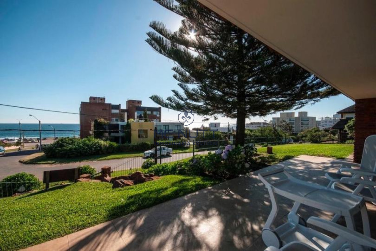 Casa ID.568/ - Excelente Casa de 4 Dormitorios y Piscina a una Cuadra del Mar 