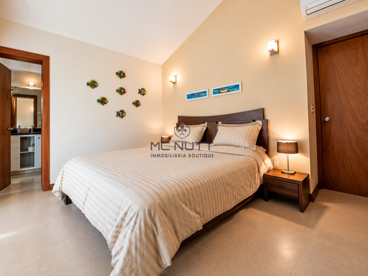 Casa ID.568/ - Excelente Casa de 4 Dormitorios y Piscina a una Cuadra del Mar