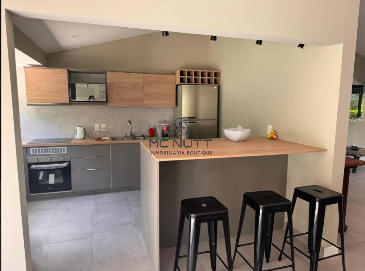 Casa ID.510/ - Casa Reciclada de 4 Dormitorios con Piscina en San Rafael, Venta y Alquiler Anual