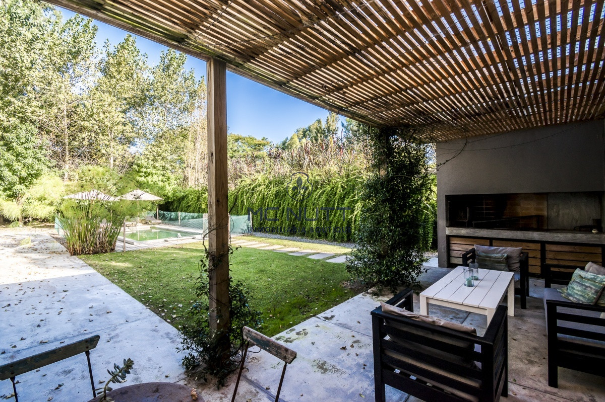 Casa ID.550/ - Excelente Casa Minimalista en Barrio Privado, La Arbolada - Punta del Este