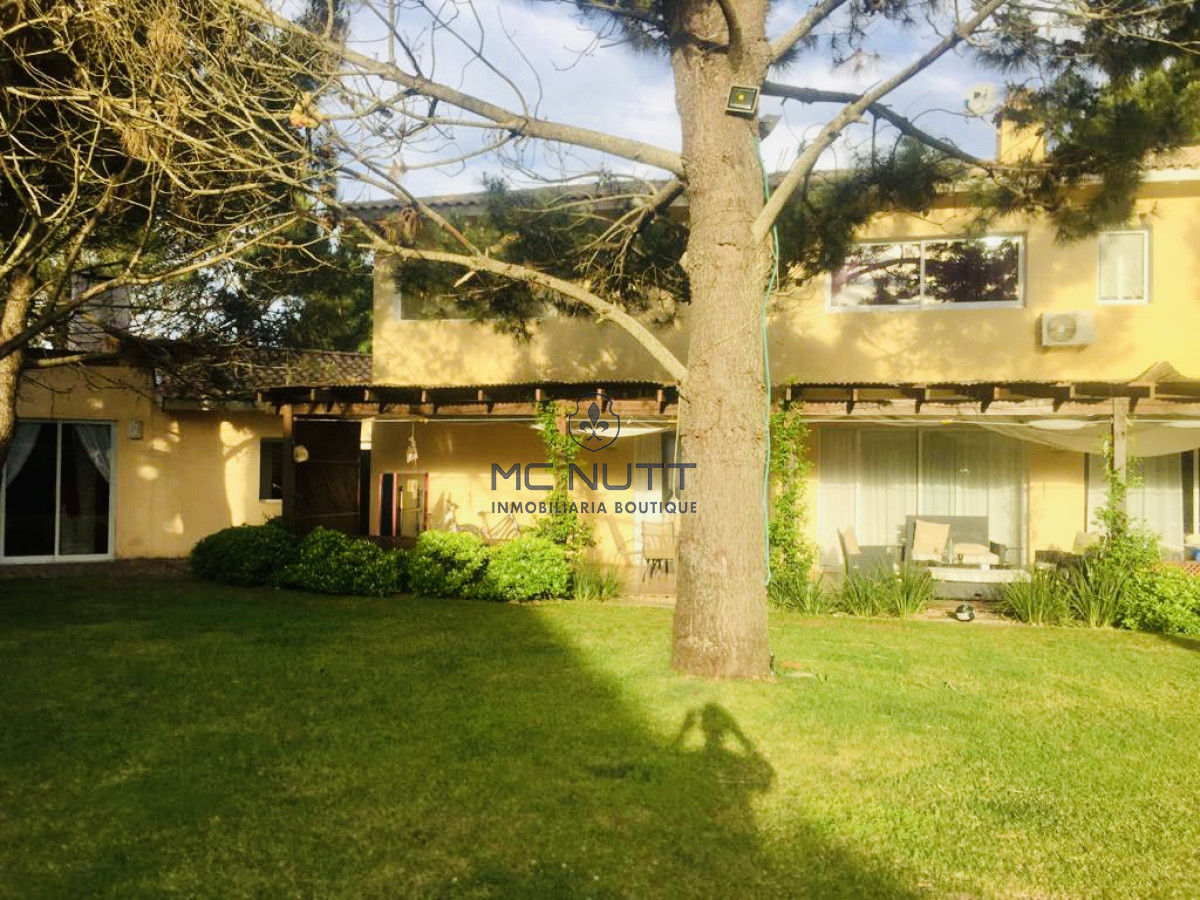 Casa ID.511/ - Excelente Casa de 5 Dormitorios en Barrio Privado La Arbolada, Punta del Este