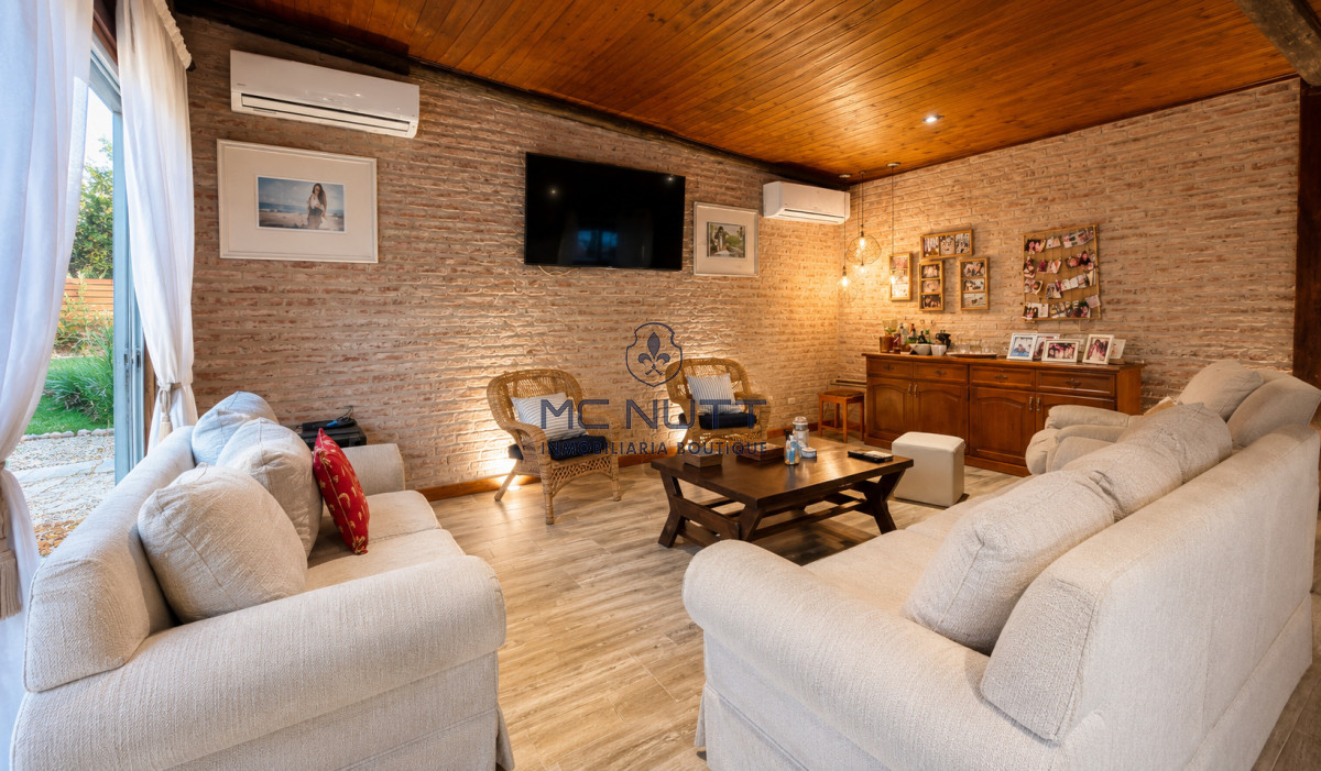 Casa ID.511/ - Excelente Casa de 5 Dormitorios en Barrio Privado La Arbolada, Punta del Este