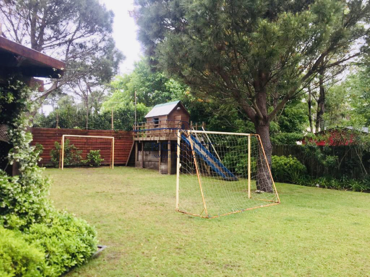 Casa ID.511/ - Excelente Casa de 5 Dormitorios en Barrio Privado La Arbolada, Punta del Este