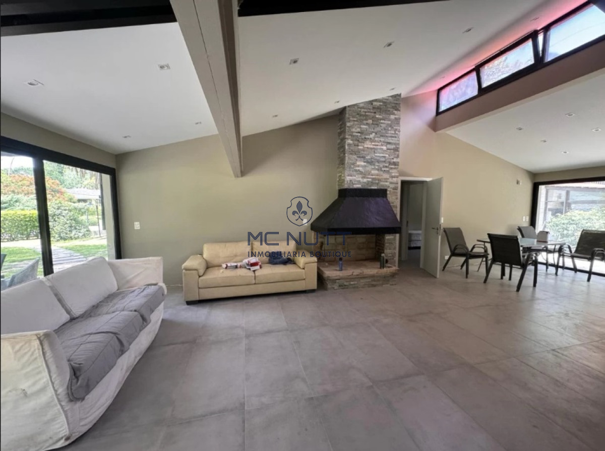 Casa ID.510/ - Casa Reciclada de 4 Dormitorios con Piscina en San Rafael, Venta y Alquiler Anual