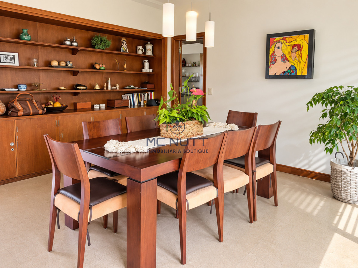 Casa ID.568/ - Excelente Casa de 4 Dormitorios y Piscina a una Cuadra del Mar