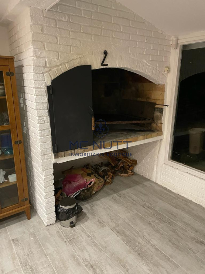 Casa ID.568/ - Excelente Casa de 4 Dormitorios y Piscina a una Cuadra del Mar 