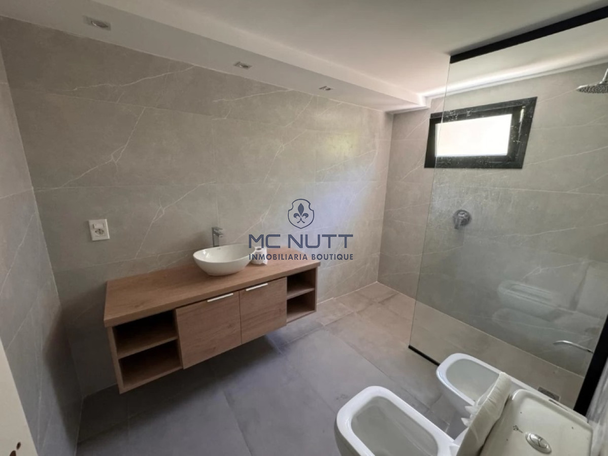 Casa ID.510/ - Casa Reciclada de 4 Dormitorios con Piscina en San Rafael, Venta y Alquiler Anual