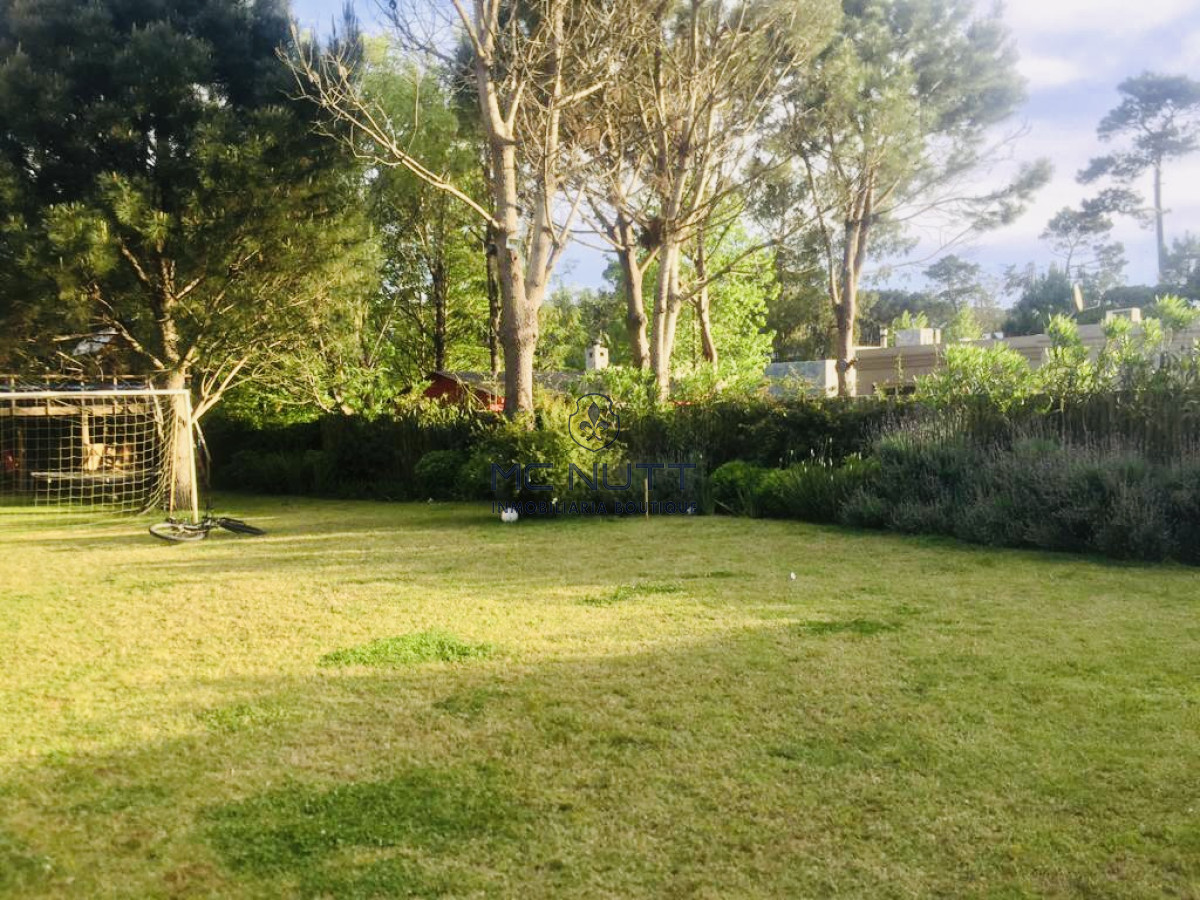 Casa ID.511/ - Excelente Casa de 5 Dormitorios en Barrio Privado La Arbolada, Punta del Este