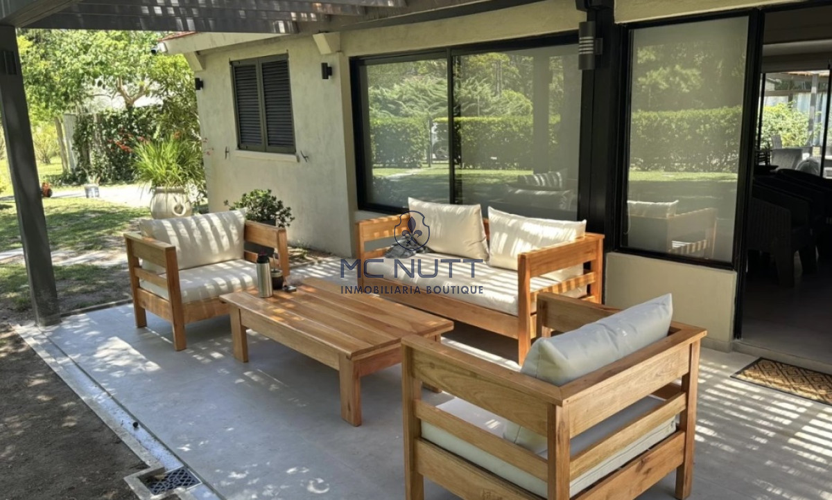 Casa ID.510/ - Casa Reciclada de 4 Dormitorios con Piscina en San Rafael, Venta y Alquiler Anual