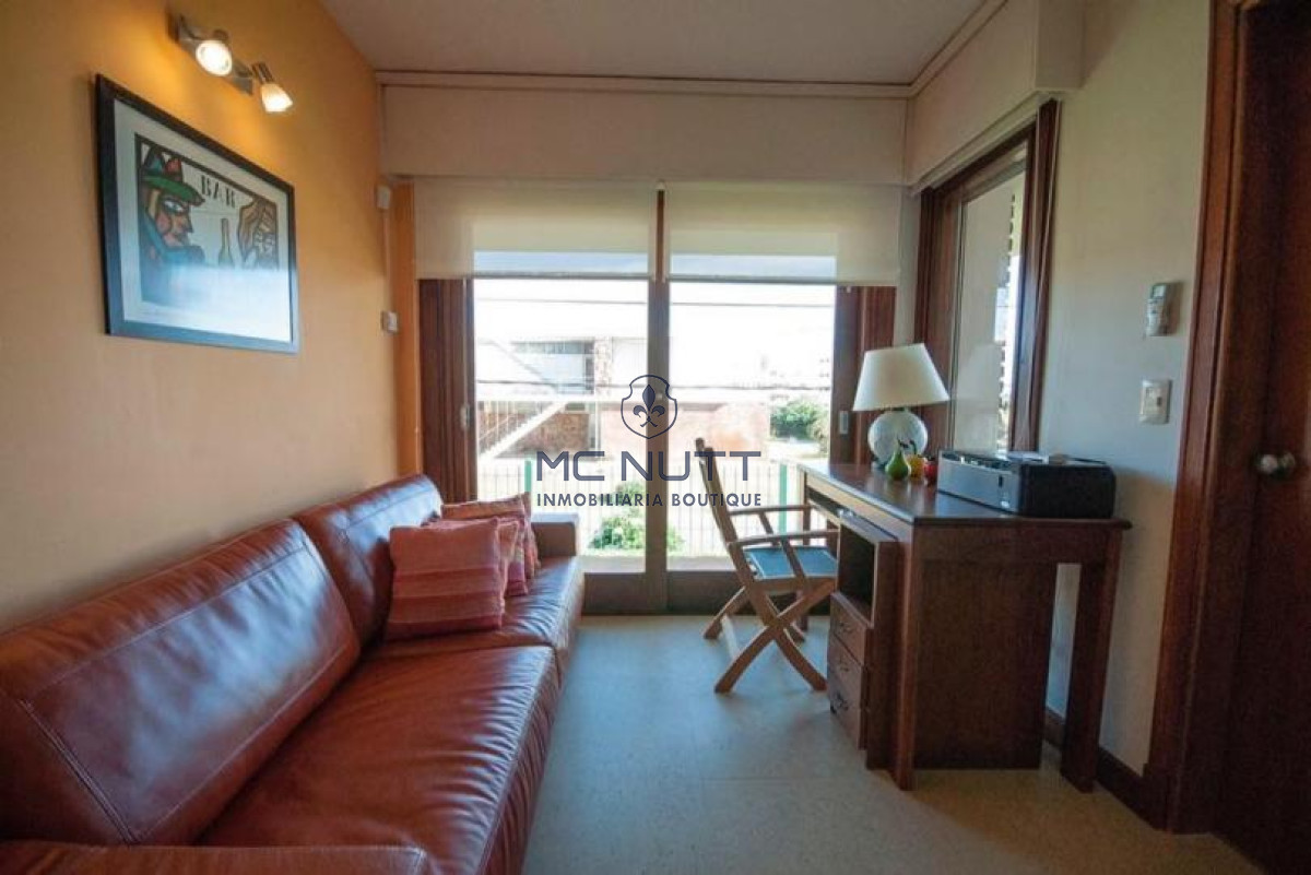 Casa ID.568/ - Excelente Casa de 4 Dormitorios y Piscina a una Cuadra del Mar 