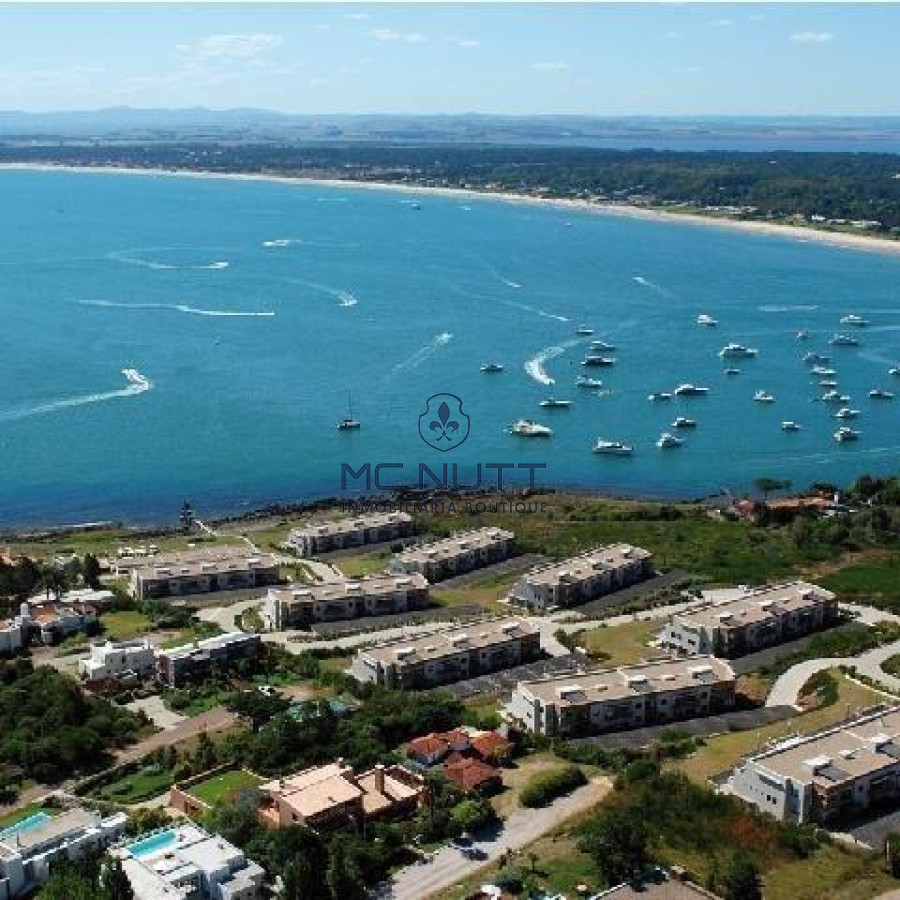 Apartamento Ref.565/ - Venta y alquiler temporario de apartamento de un dormitorio con parrillero en exclusivo complejo de Punta Ballena