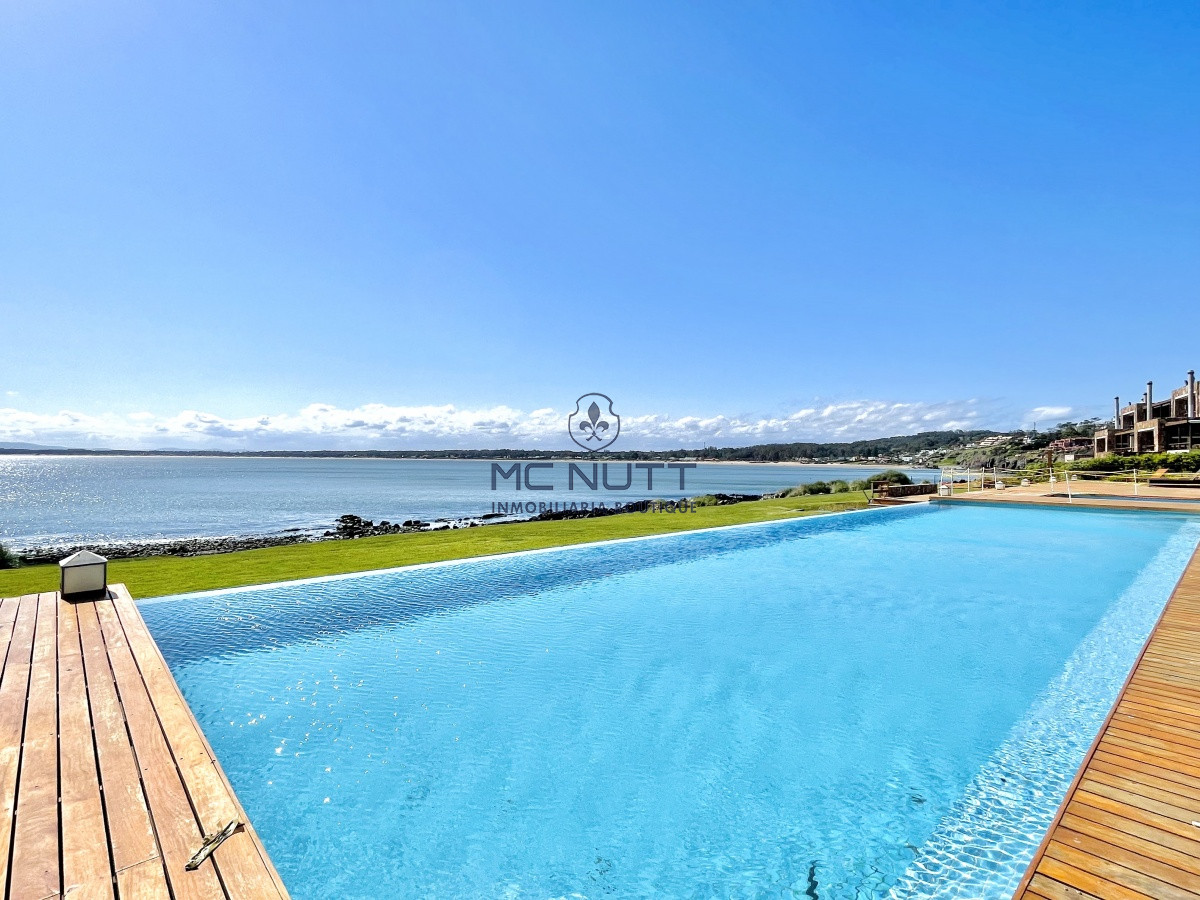 Apartamento Ref.565/ - Venta y alquiler temporario de apartamento de un dormitorio con parrillero en exclusivo complejo de Punta Ballena