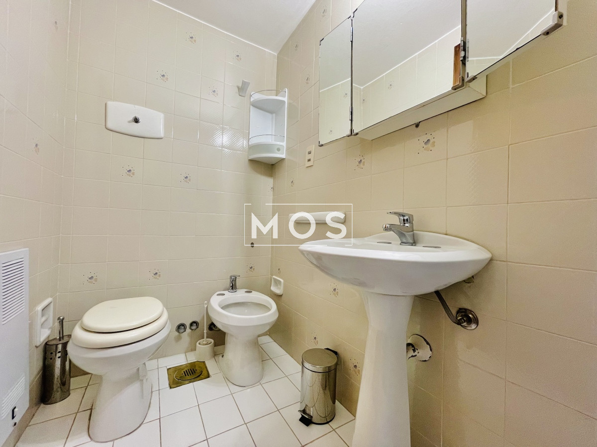 Apartamento ID.2589 - Apartamento de 3 Dormitorios en Playa Mansa con Vista al Mar en Venta!