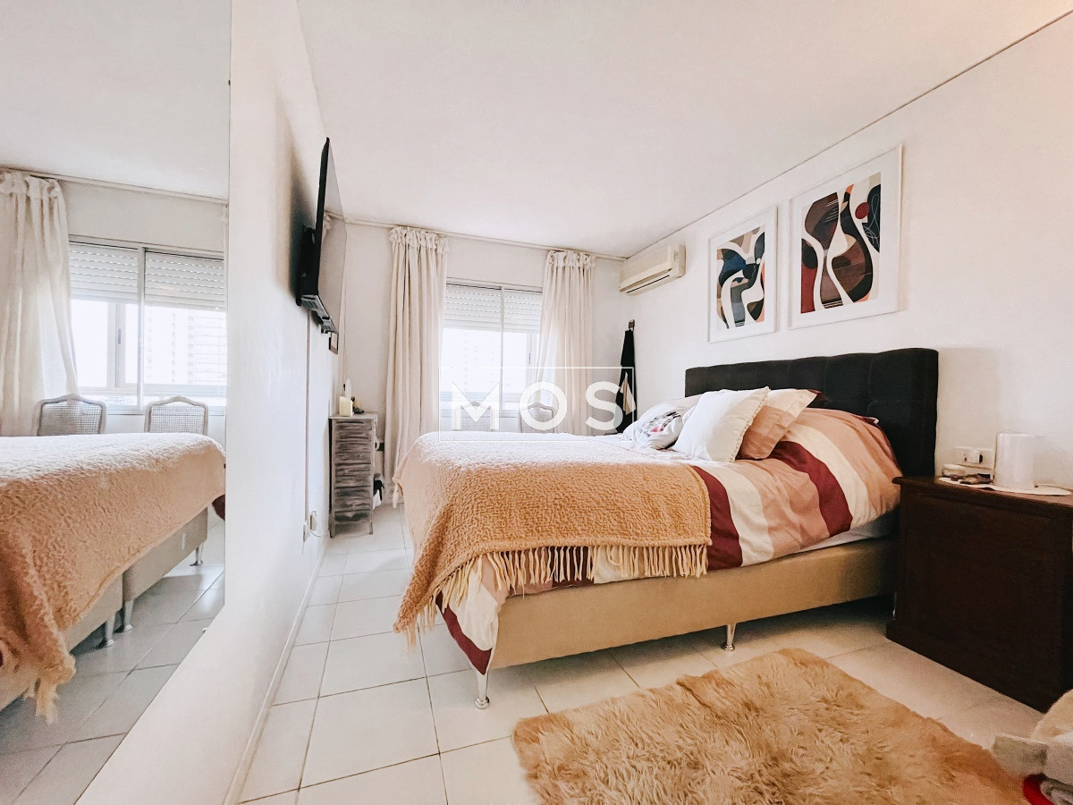 Apartamento ID.2594 - Excelente Apartamento de 2 Dormitorios Frente a Los Dedos, Playa Brava Punta del Este