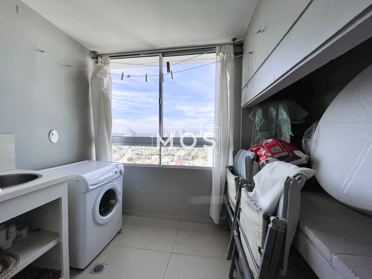 Apartamento ID.2922 - Apartamento de 2 Dormitorios, Vista al Mar y Parrillero en Playa Mansa, Venta