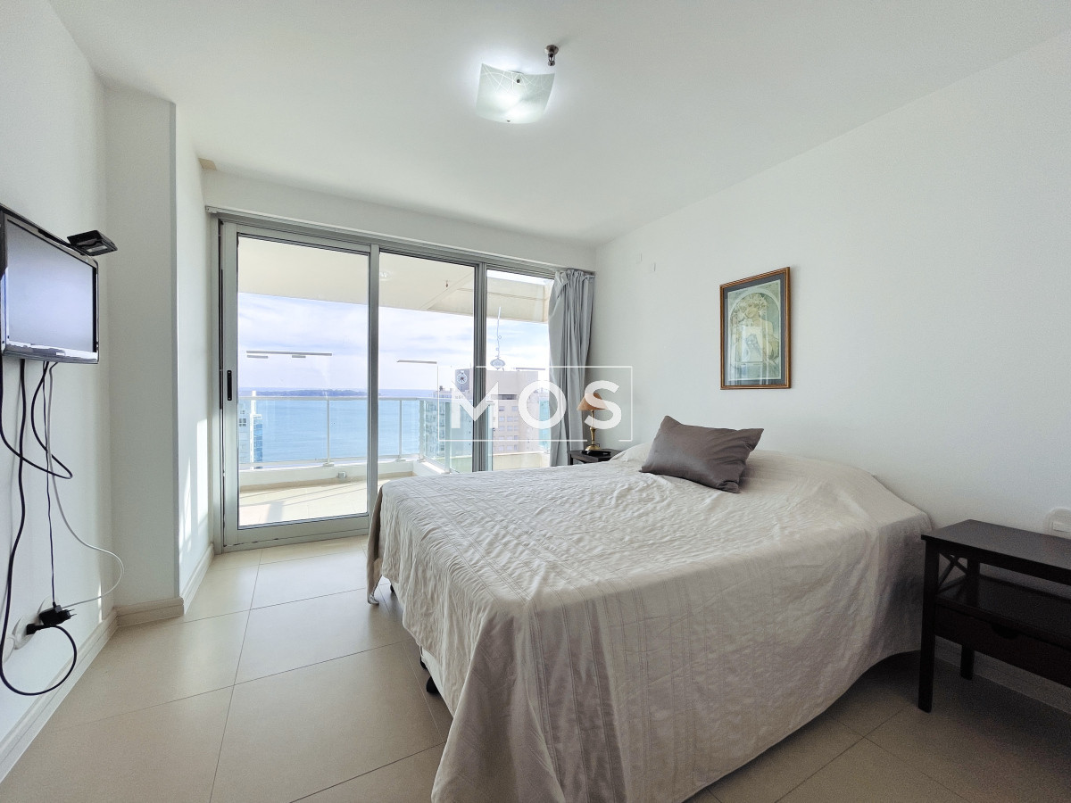 Apartamento ID.2922 - Apartamento de 2 Dormitorios, Vista al Mar y Parrillero en Playa Mansa, Venta
