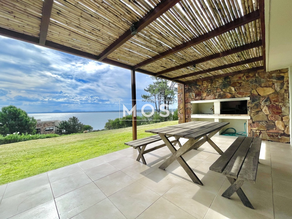 Apartamento ID.2572 - Apartamento de un dormitorio con parrillero y jardin en Venta y Alquiler, Punta Ballena