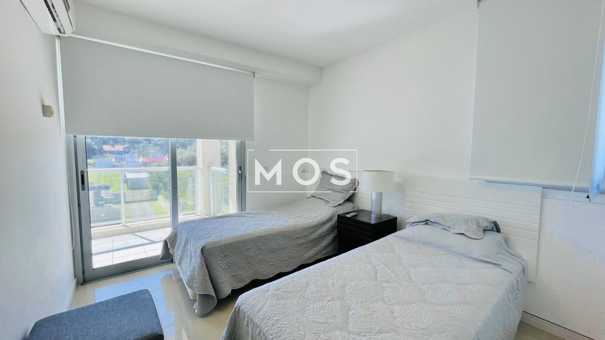 Apartamento ID.3284 - Apartamento de 3 Dormitorios en Primera Línea del Mar, Playa Brava Punta del Este