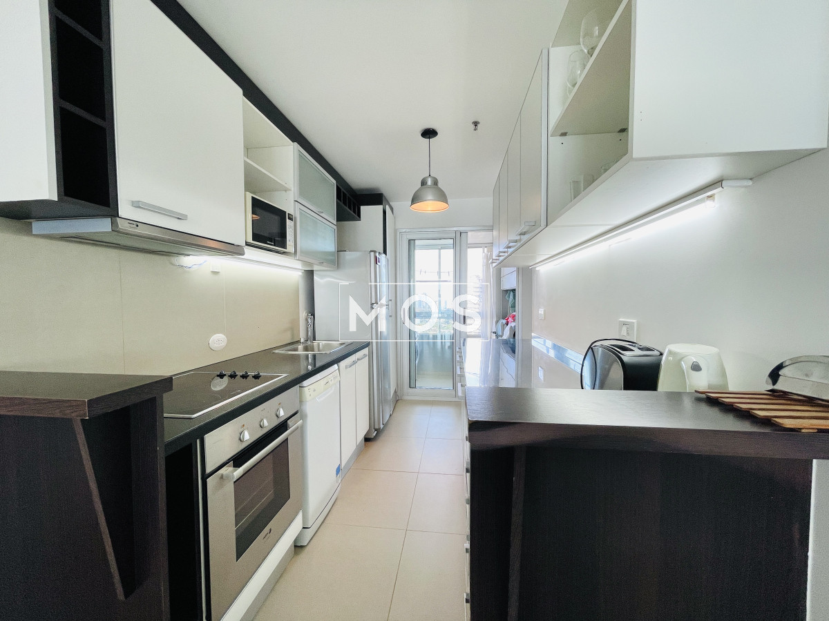 Apartamento ID.2922 - Apartamento de 2 Dormitorios, Vista al Mar y Parrillero en Playa Mansa, Venta