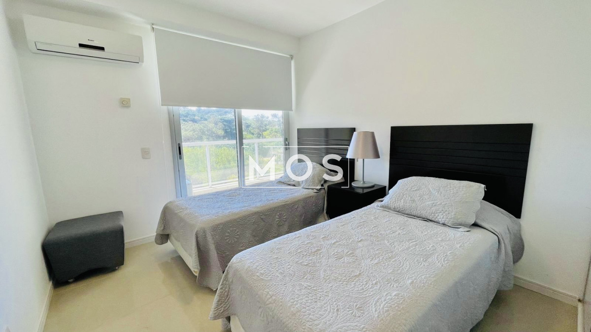 Apartamento ID.3284 - Apartamento de 3 Dormitorios en Primera Línea del Mar, Playa Brava Punta del Este