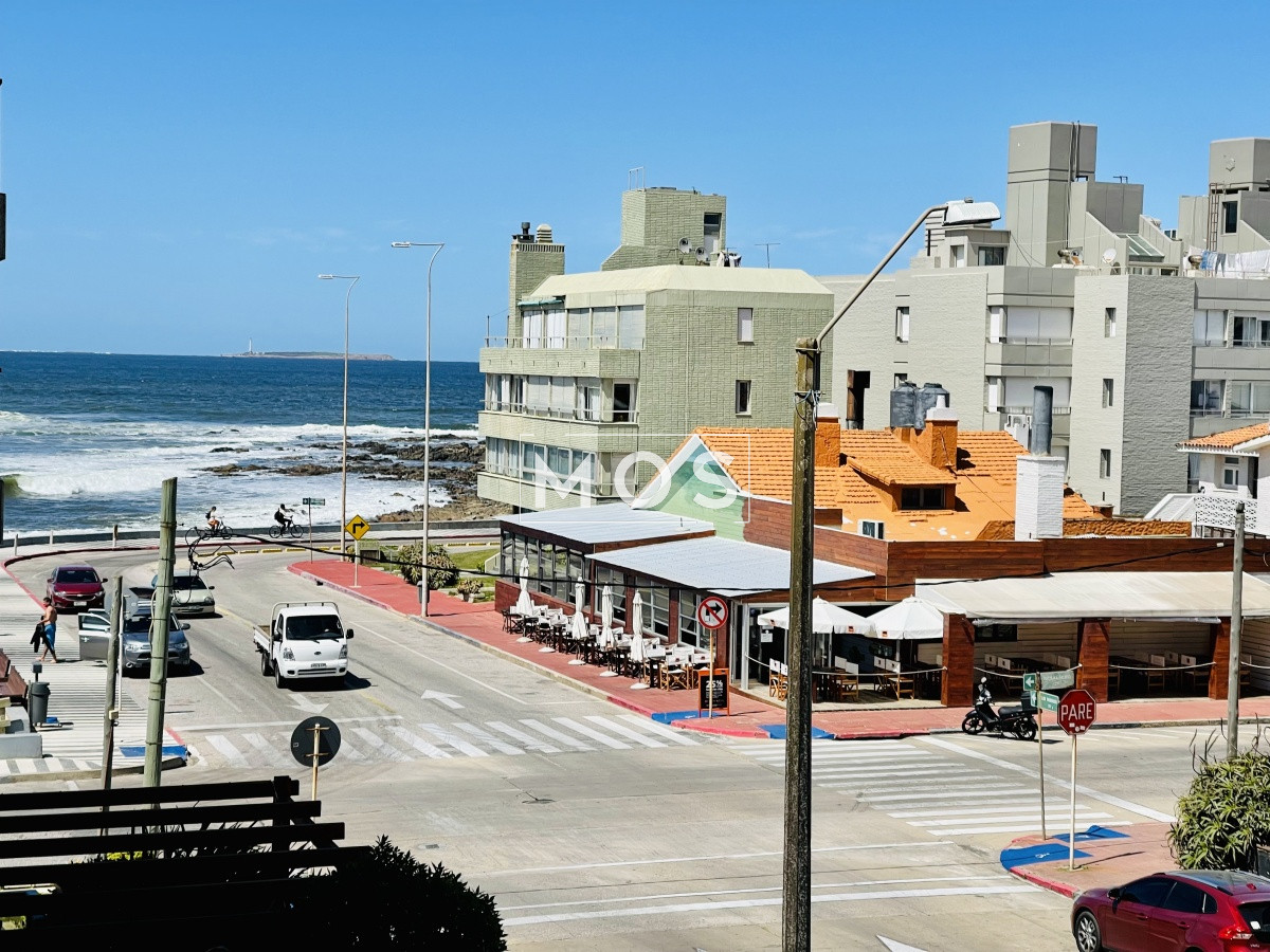 Apartamento ID.2824 - Apartamento de 2 Dormitorios en playa El Emir, Punta del Este - Venta y Alquiler de Verano