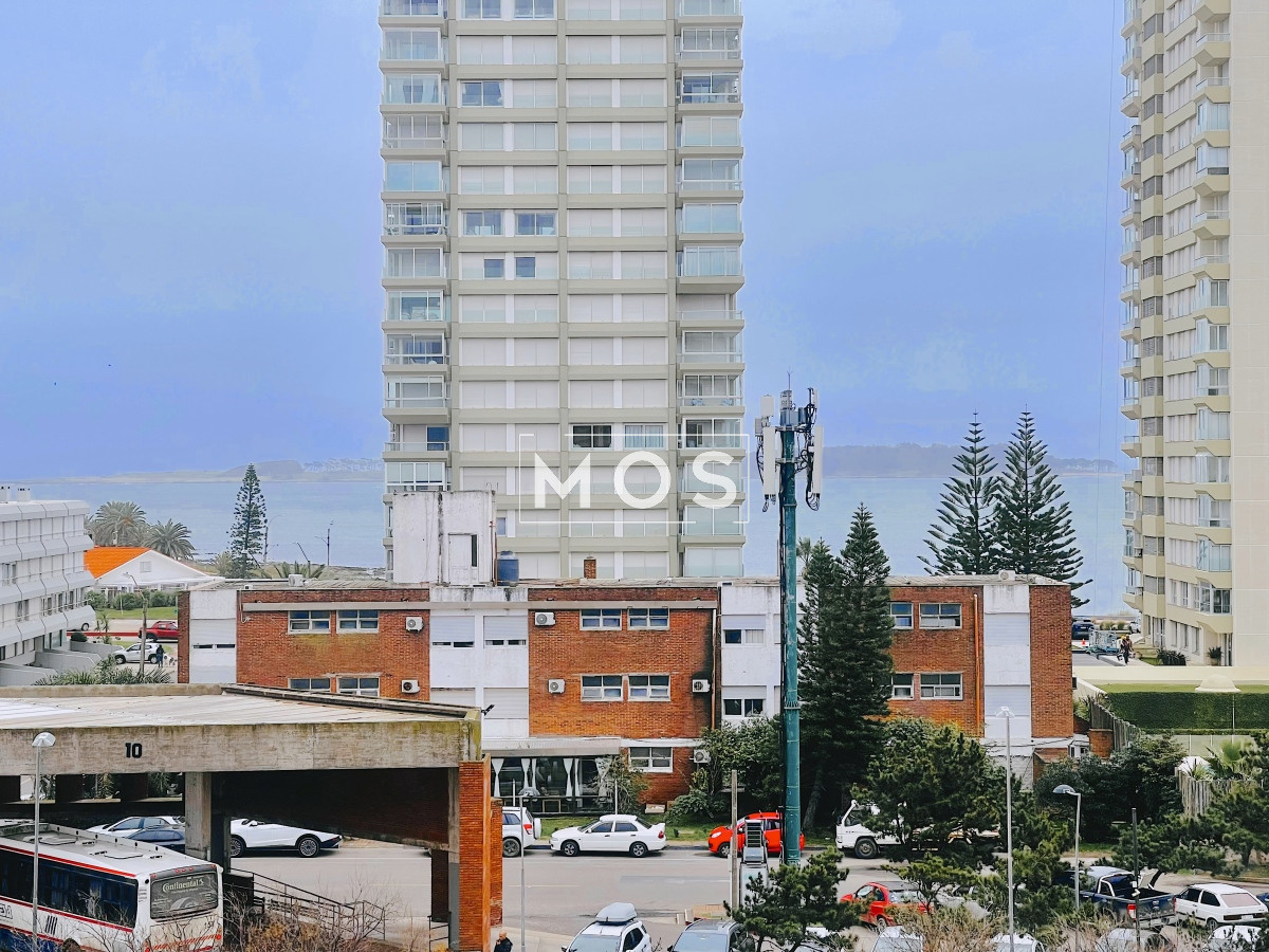 Apartamento ID.2594 - Excelente Apartamento de 2 Dormitorios Frente a Los Dedos, Playa Brava Punta del Este