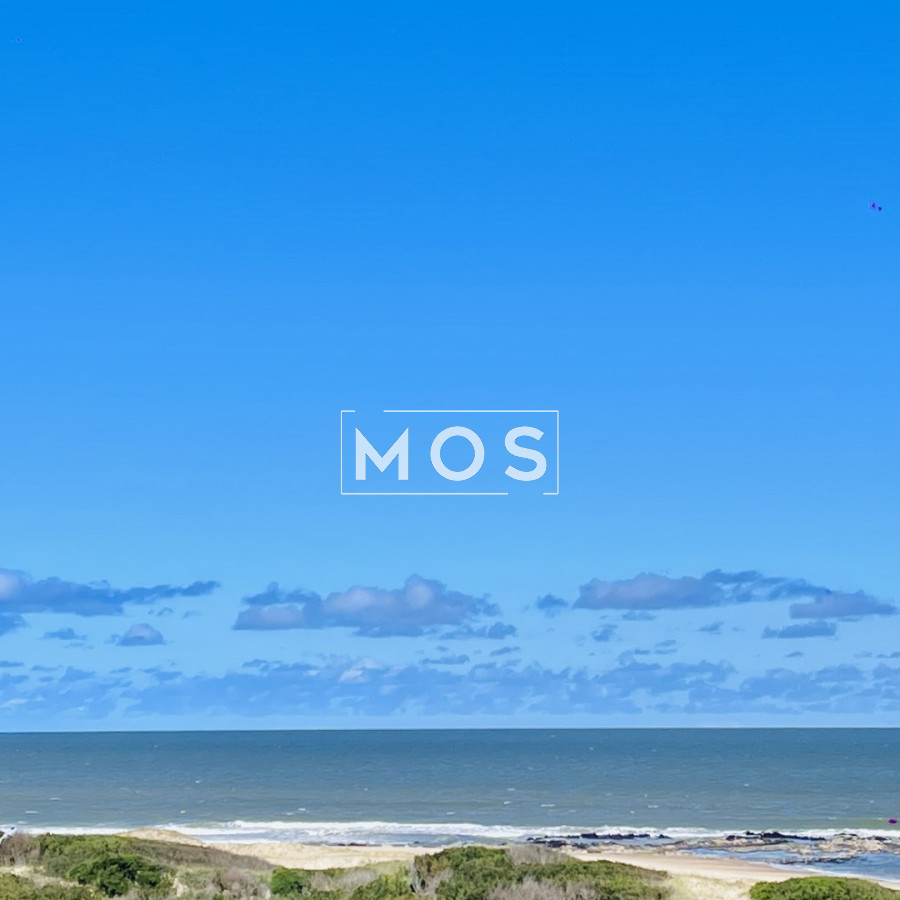 Apartamento ID.3284 - Apartamento de 3 Dormitorios en Primera Línea del Mar, Playa Brava Punta del Este