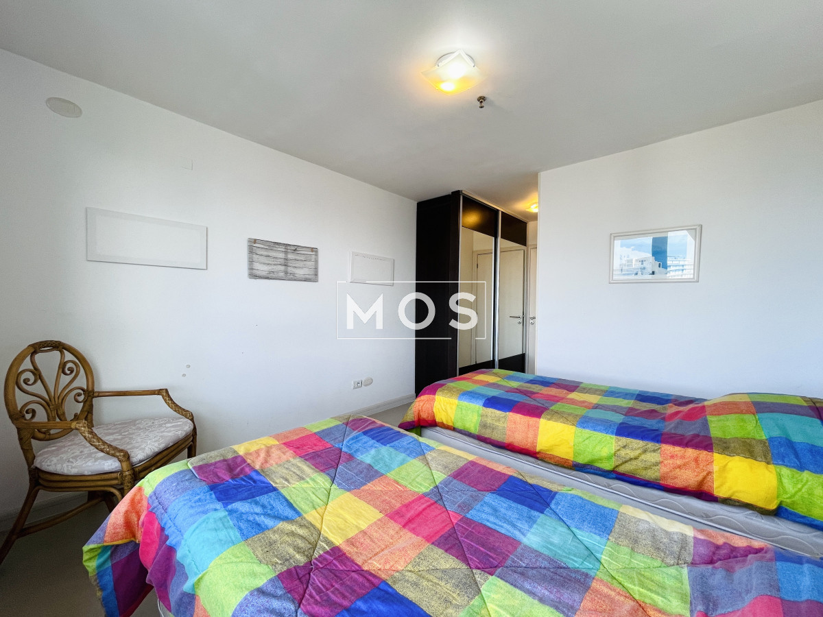 Apartamento ID.2922 - Apartamento de 2 Dormitorios, Vista al Mar y Parrillero en Playa Mansa, Venta