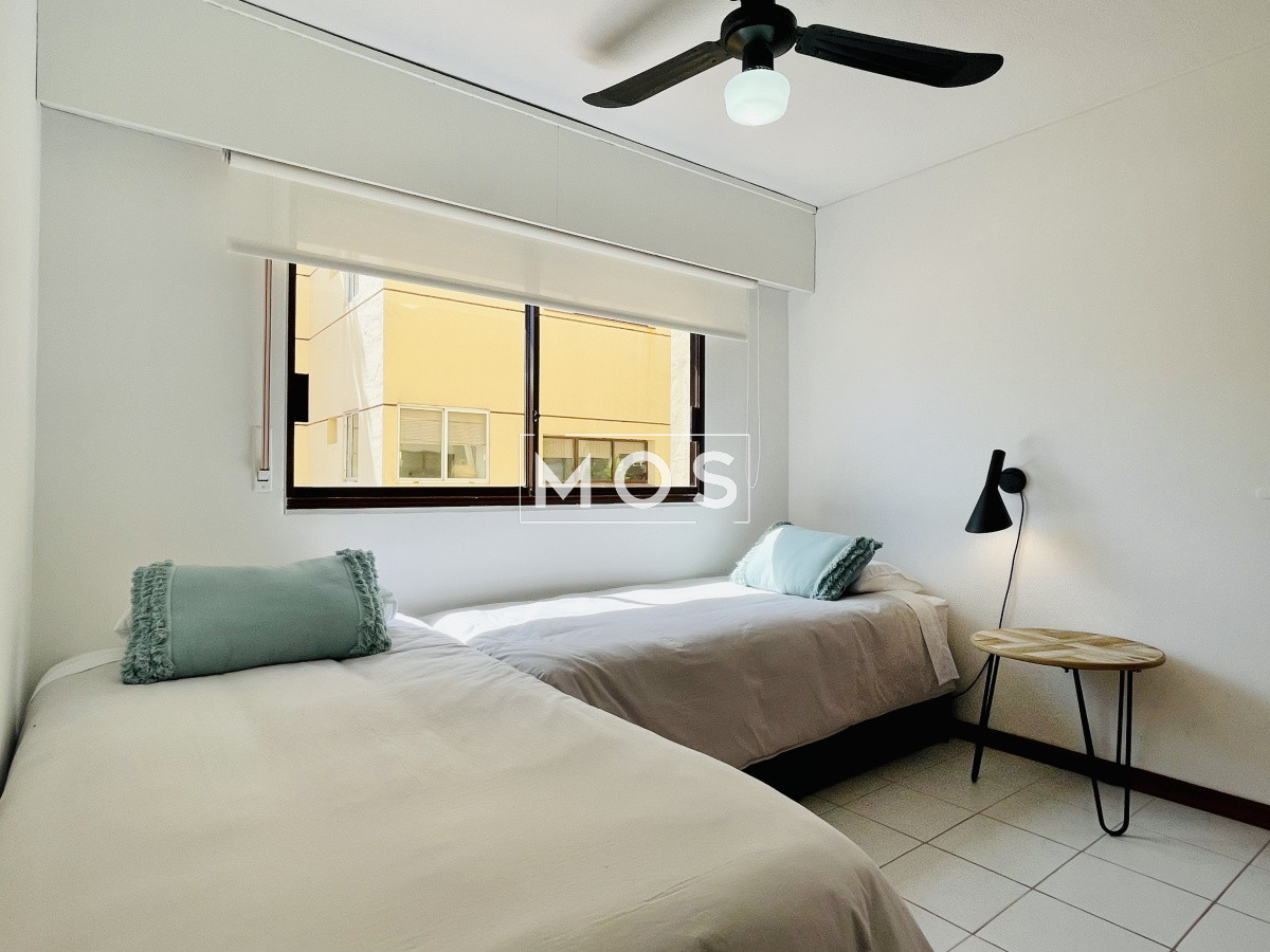 Apartamento ID.2824 - Apartamento de 2 Dormitorios en playa El Emir, Punta del Este - Venta y Alquiler de Verano