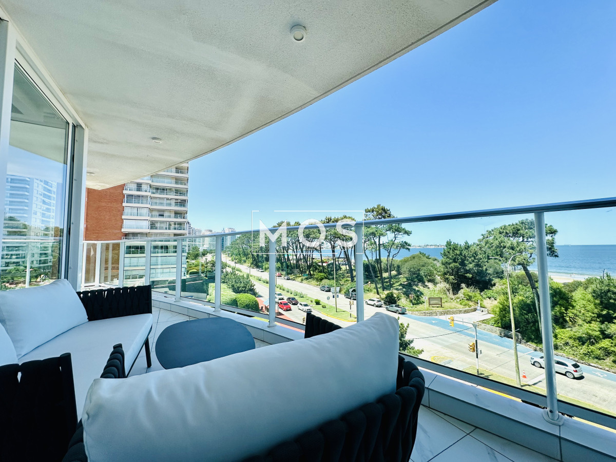Apartamento ID.2792 - Apartamento Frente al Mar de 3 Dormitorios y Dependencia en Playa Mansa, Punta del Este 