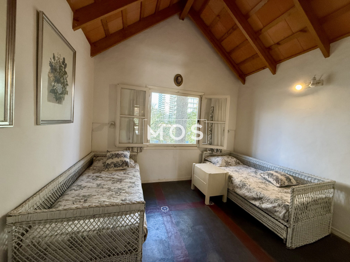Casa ID.3258 - Casa de 3 Dormitorios más Dependencia y Piscina, en Aidy Grill Punta del Este, Ubicada a pasos del Mar