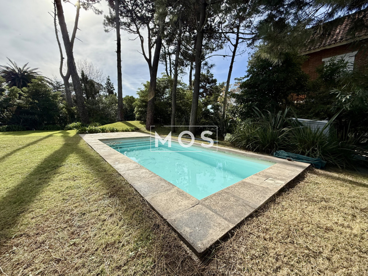 Casa ID.3258 - Casa de 3 Dormitorios más Dependencia y Piscina, en Aidy Grill Punta del Este, Ubicada a pasos del Mar