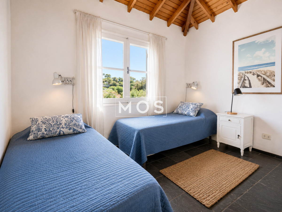 Casa ID.3718 - Oportunidad en venta! Excelente Casa de 4 Dormitorios con Piscina y Parrillero en Montoya, La Barra