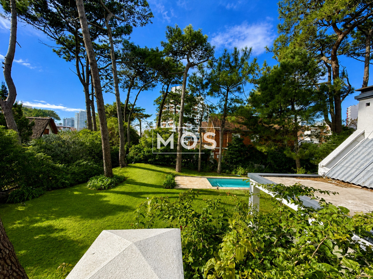 Casa ID.3258 - Casa de 3 Dormitorios más Dependencia y Piscina, en Aidy Grill Punta del Este, Ubicada a pasos del Mar