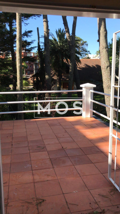 Casa ID.3258 - Casa de 3 Dormitorios más Dependencia y Piscina, en Aidy Grill Punta del Este, Ubicada a pasos del Mar
