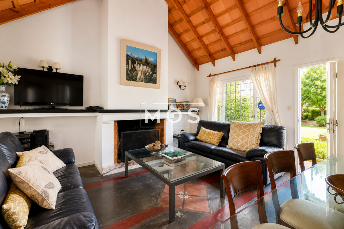 Casa ID.3258 - Casa de 3 Dormitorios más Dependencia y Piscina, en Aidy Grill Punta del Este, Ubicada a pasos del Mar