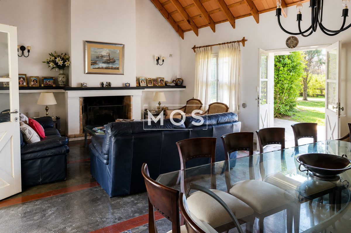 Casa ID.3258 - Casa de 3 Dormitorios más Dependencia y Piscina, en Aidy Grill Punta del Este, Ubicada a pasos del Mar